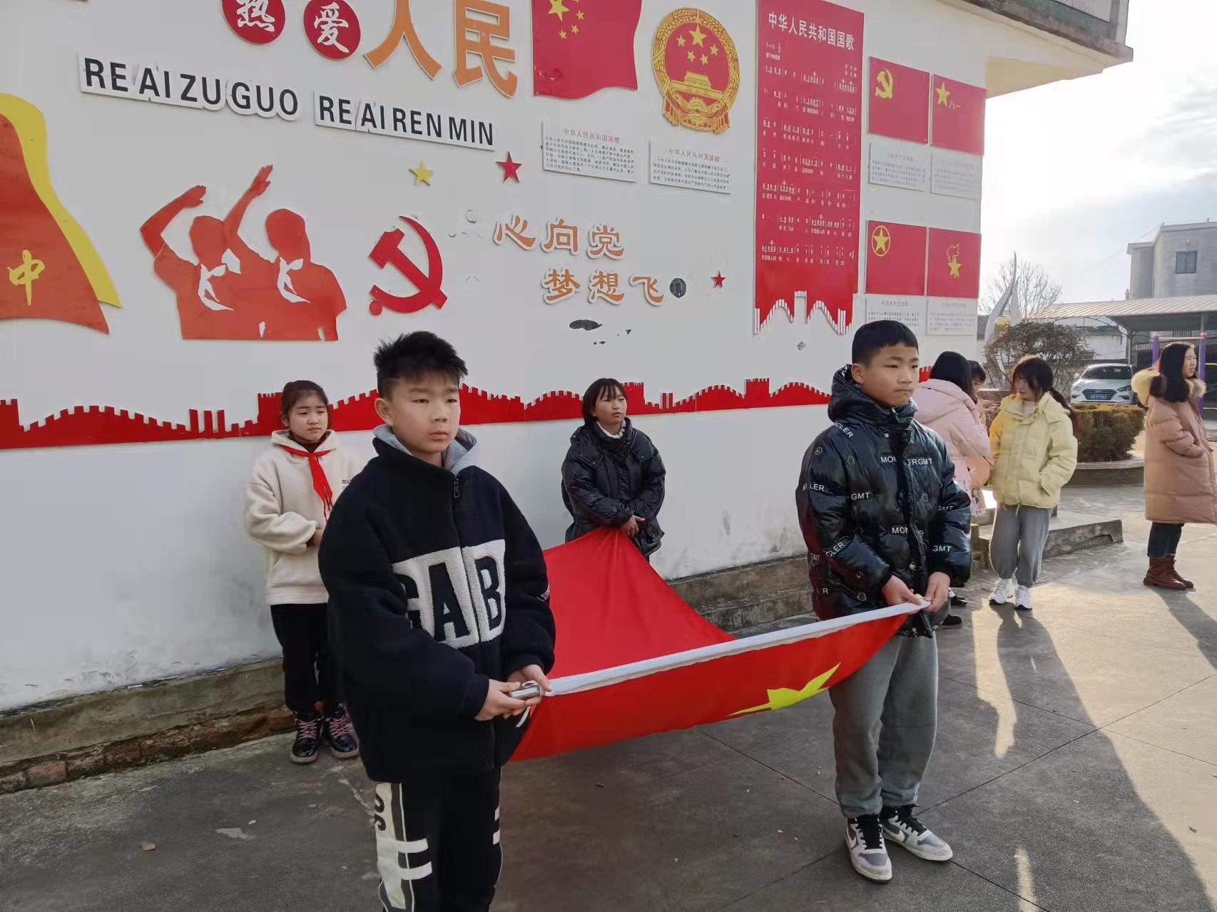 孩子们升旗时应该如何正确表扬大班学生？插图