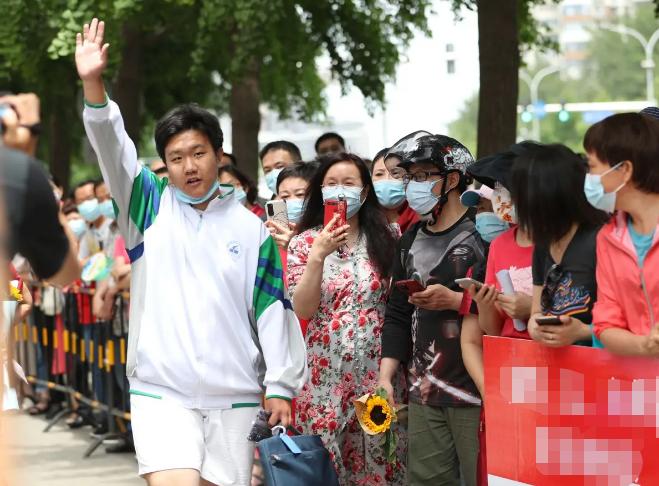 模考成绩不佳，如何调整心态以重获活力？插图