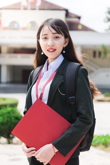 如何学习关联词，从关联词入手，提升写作逻辑插图