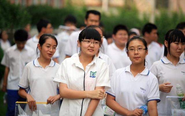 如何渡过叛逆期，叛逆期：父母如何应对孩子的情绪波动插图