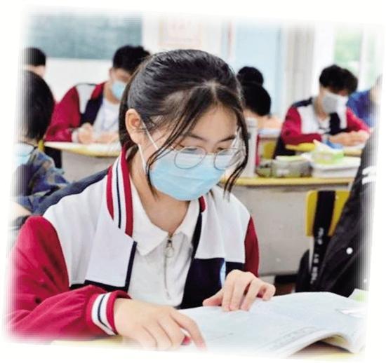 高中生暑假怎么背满分作文，高中生暑假如何提升写作技巧