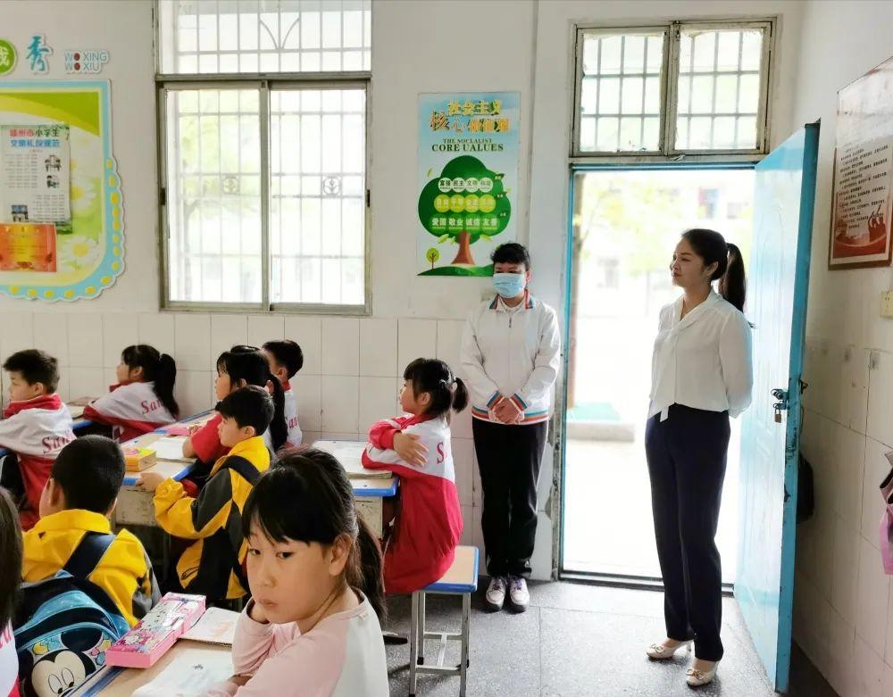 幼小衔接怎么体验小学课堂，从游戏化学习到兴趣培养：让孩子爱上小学课堂插图