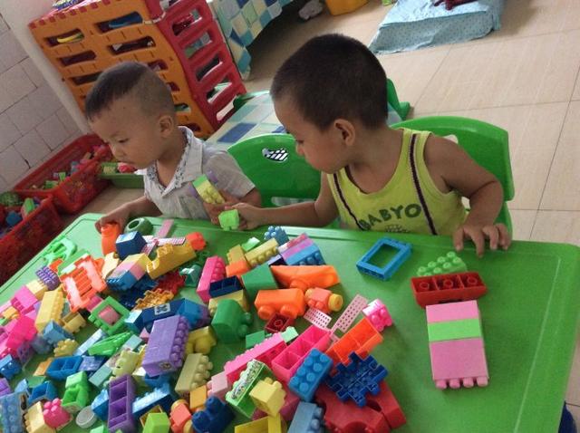 幼儿园小班小班玩具多怎么做，幼儿园小班玩具的教育价值挖掘插图
